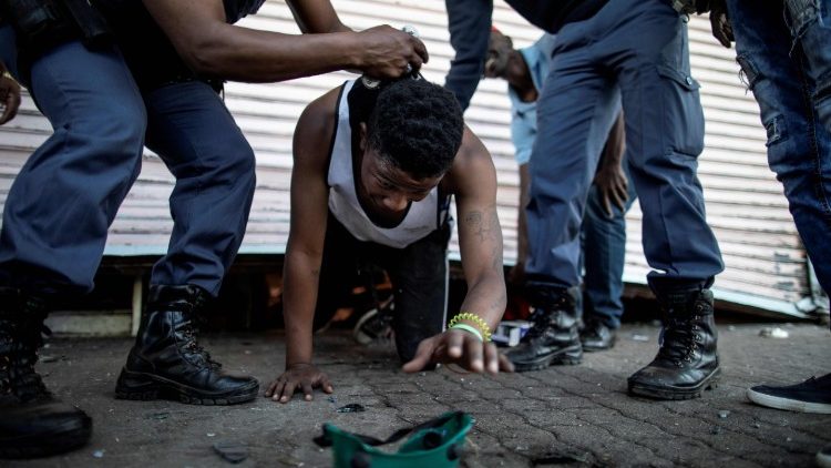 Podejrzany zatrzymany przez policję w Soweto, Johannesburg