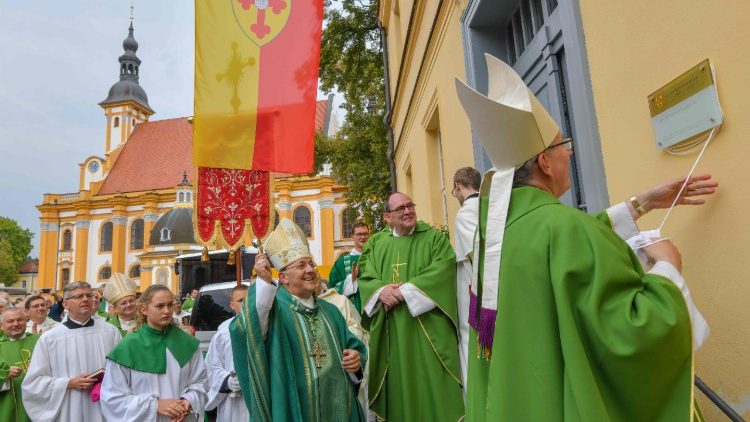 Bischof Ipolt bei der Einweihung des Klosters Neuzelle 2018