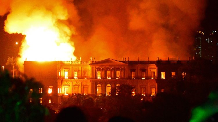 Fire engulfs Brazil museum