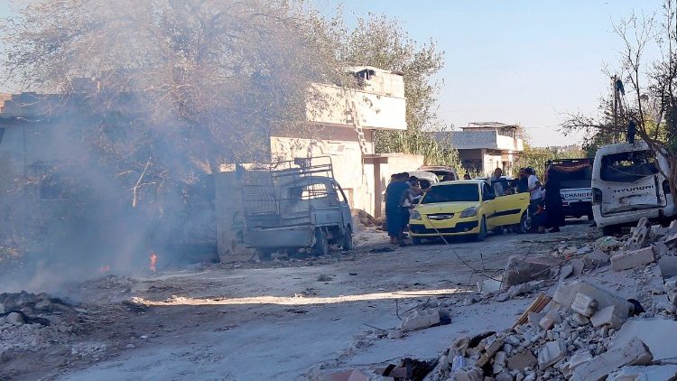 Civili in fuga da Idlib