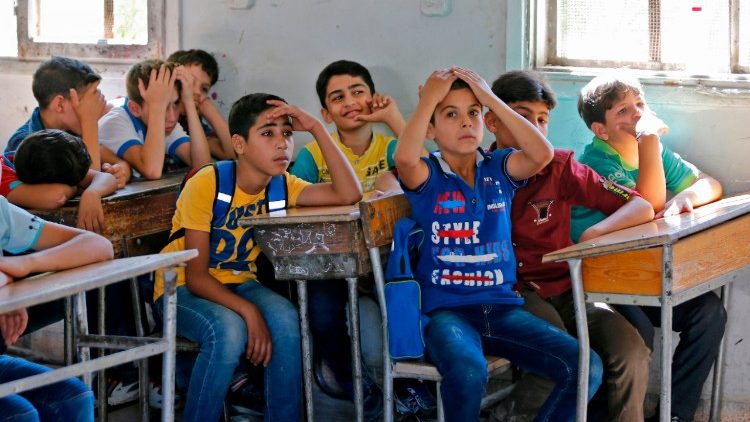 Ragazzi siriani a scuola