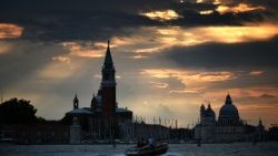 italy-tourism-venice-1536395809797.jpg