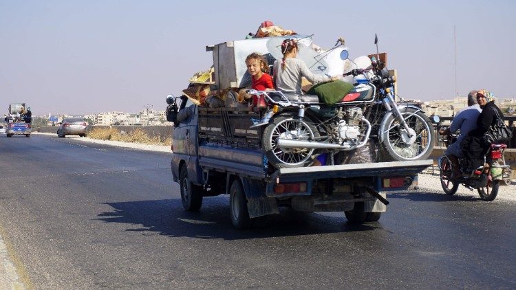 전쟁 지역에서 탈출하는 시리아 가족