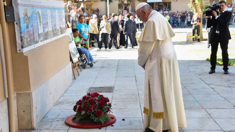 福者プリージ神父の殉教の場で祈る教皇フランシスコ、パレルモ郊外ブランカッチョ地区　2018年9月15日