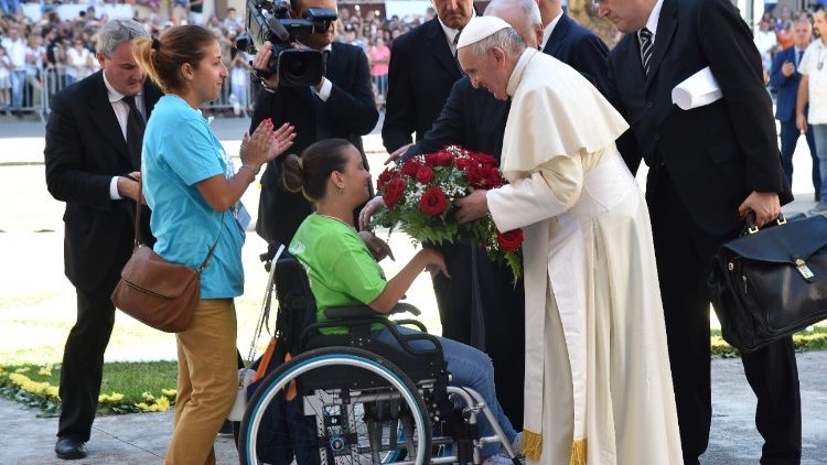 Archivbild: Der Papst trifft Menschen mit Behinderung