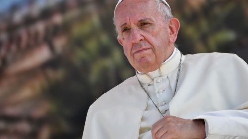 Papa ai catechisti:  non anteponete la legge all’annuncio dell’amore di Dio