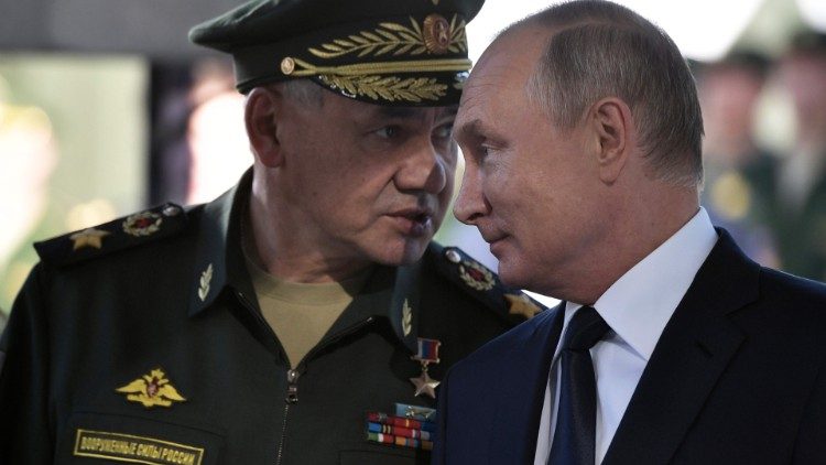 وزير الدفاع الروسي سيرغاي شويغو مع الرئيس بوتين