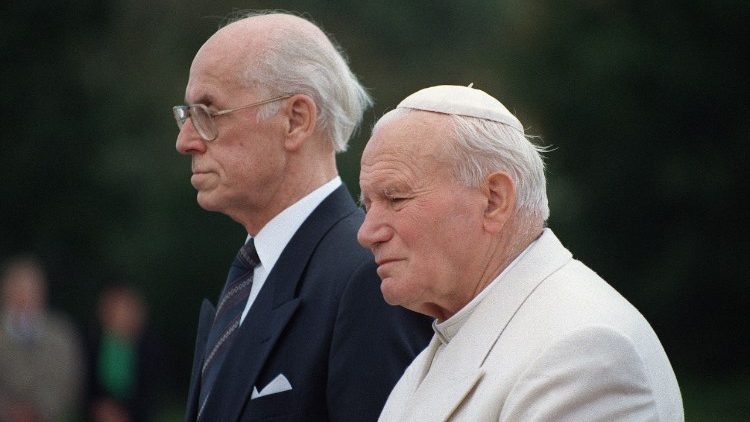 II. János Pál Észtországban 1993-ban Lennart Meri államfővel