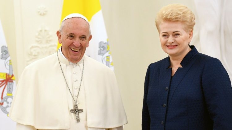 Papa Francisco com a presidente da Lituânia, Dalia Grybauskaite
