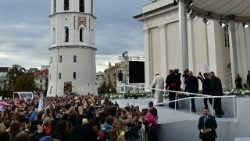 lithuania-religion-pope-1537627641321.jpg