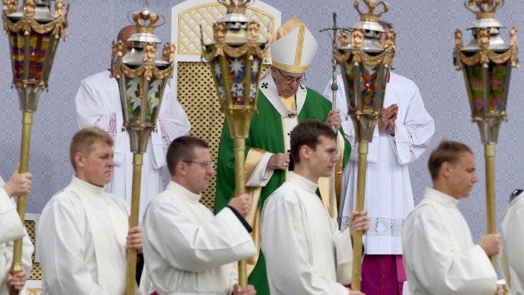 Celebração da Santa Missa em Kaunas, na Lituânia