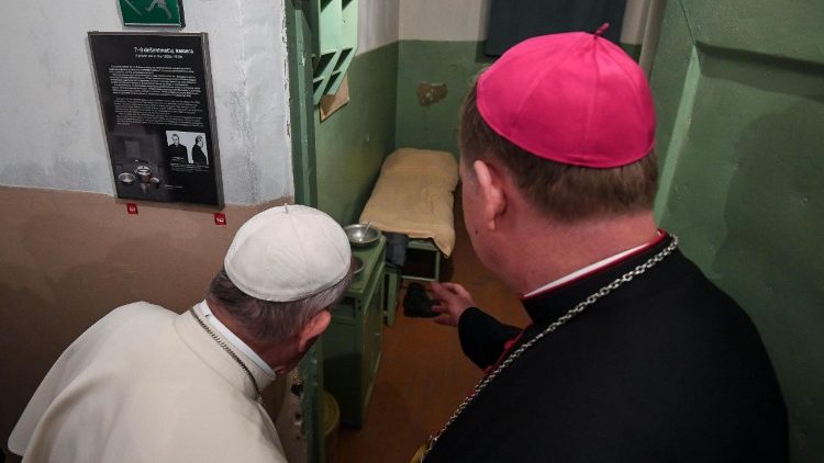 Ferenc pápa a vilniusi Terror Házában