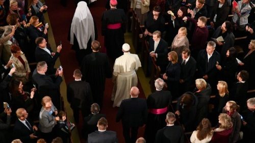 Pope urges Latvian Christians to pursue unity and keep the faith alive