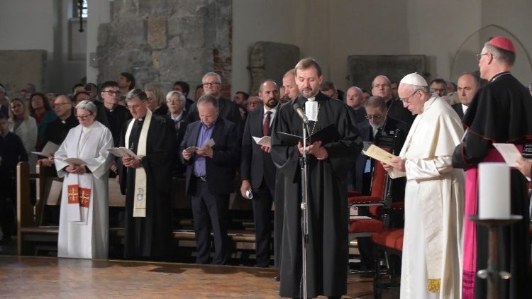 البابا فرنسيس يترأس احتفالا مسكونيا في كاتدرائية ريغا اللوثرية