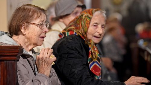 Le Pape invite à renforcer la tendresse entre jeunes et personnes âgées