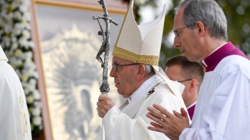 Papst in Aglona/Lettland: „An der Seite der Leidenden stehen“
