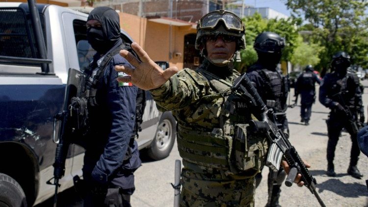 Mexican military takes control of the local Public Security due to possible leaks of organised crime in institution.