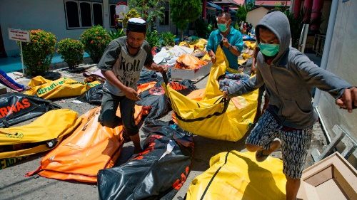 Franziskus gedenkt der Opfer des Seebebens in Indonesien