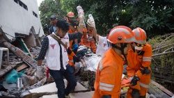 indonesia-quake-1538307196707.jpg