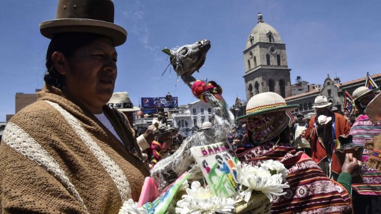 La Paz am 30. September: Indigene Aymara-Priester bei einem Ritual, das die Entscheidung der Den Haager Richter zugunsten Boliviens beeinflussen soll