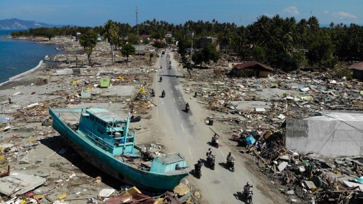 インドネシアの地震と津波の犠牲者に、教皇の祈り