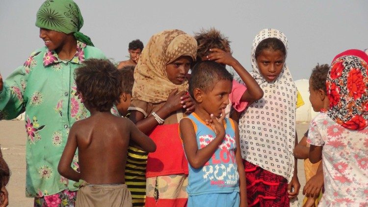 Йеменски деца-бежанци в западната провинция Ходейда.