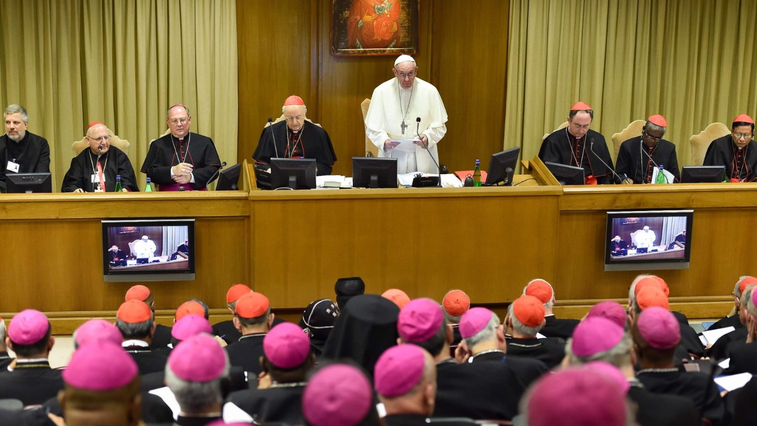 Францішак спадзяецца, што сінод паспрыяе сустрэчы пакаленняў - vatican news