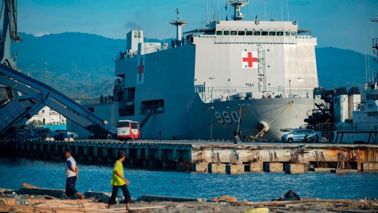 Un navire-hôpital amarré dans le port de Palu, en Indonésie le 4 octobre 2018.
