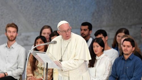 Franziskus zur Jugend: „Die Synodenväter werden auf eure Fragen antworten!“
