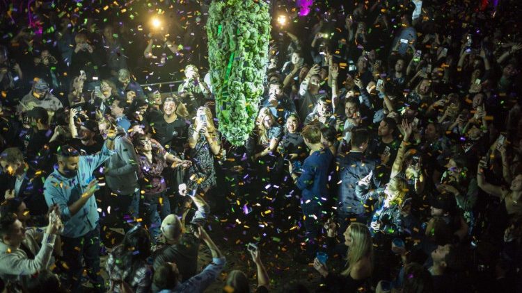 Торонто празнува легализирането на марихуаната