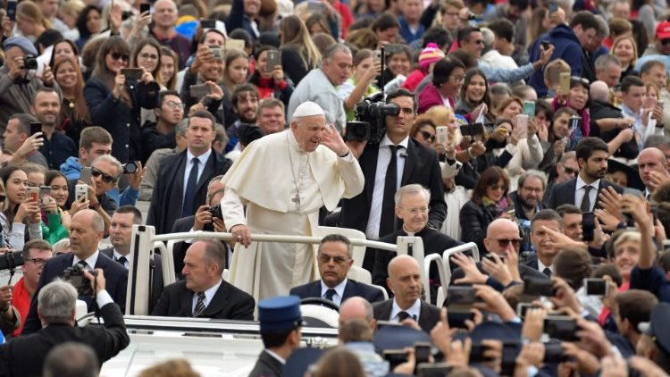 TOPSHOT-VATICAN-RELIGION-POPE-AUDIENCE