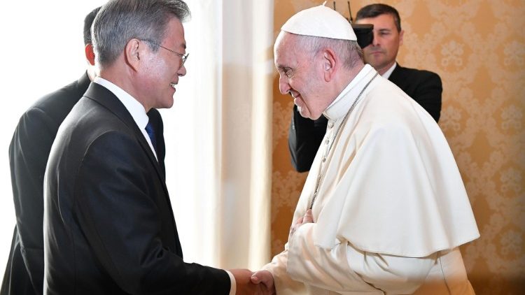  Papa pret në Vatikan, Presidentin e Koresë