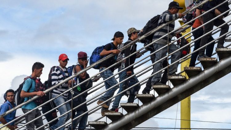 Honduran migrants climb overpass to go to Tecum Uman, Guatemala border with Mexico, October 18th