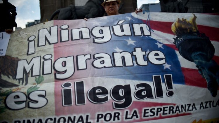 Una manifestazione in Messico a sostegno della carovana dei migranti diretti negli Usa