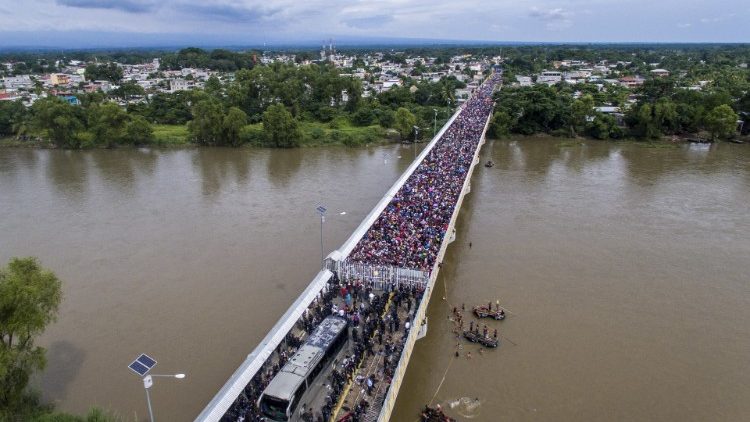 Der Migrantenzug am Freitag an der Grenze zwischen Guatemala und Mexiko