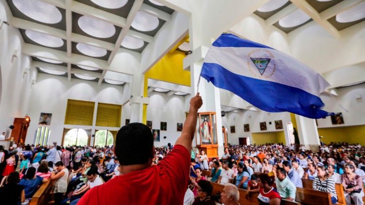 Des catholiques nicaraguayens lors d'une messe pour la libération d'un prisonnier politique dans la catédrale de Managua, la capitale, le 21 octobre 2018.