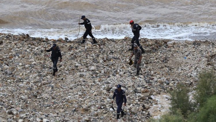 Rescuers searching for survivors and dead bodies after Jordan's flash floods.