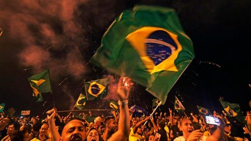 Voto in Brasile. Favorito Bolsonaro, la Chiesa invita a "superare clima di odio e disagio"