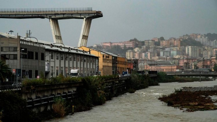 Zawalony wiadukt w Genui