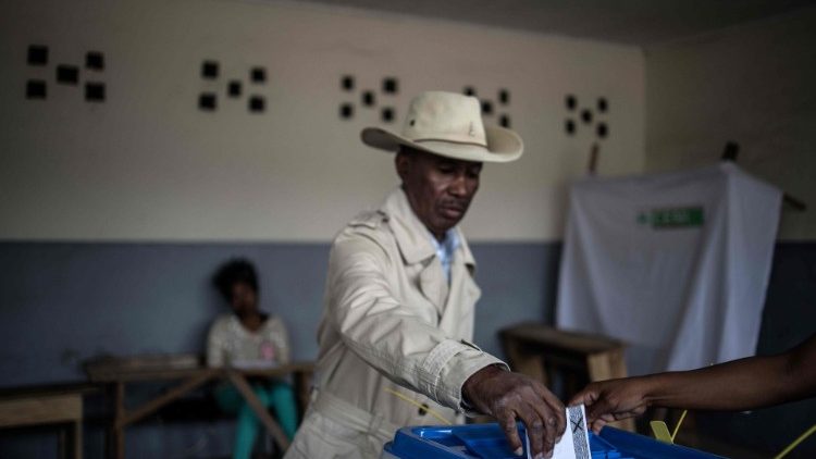 Dans un bureau de vote d'Antananarivo, le 7 novembre 2018 