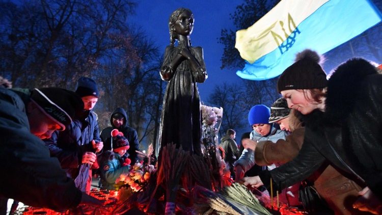 Украйна почете милионите жертви от "Гладомор"
