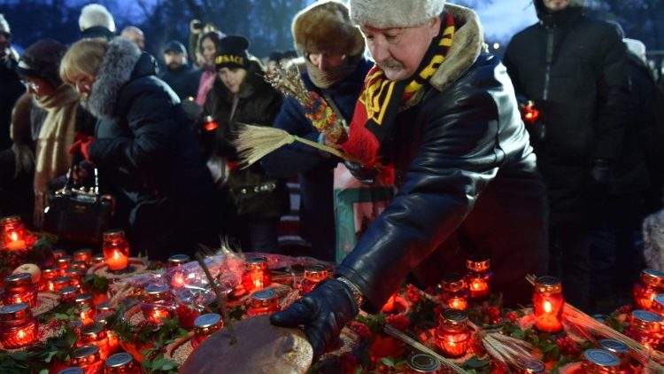 ウクライナの大飢饉「ホロドモール」の犠牲者の追悼行事　2018年11月24日、キエフで