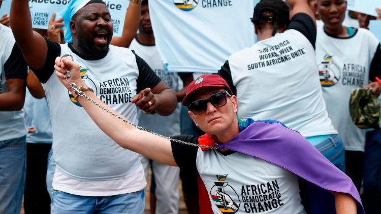 Südafrikaner protestieren Ende November in Pretoria vor der tansanischen Vertretung gegen die Festnahme von zwei Homosexuellen in Tansania