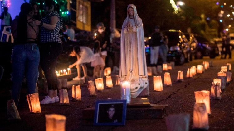 La noche de las Velitas en Colombia. Fiesta de la Inmaculada Concepción de María 