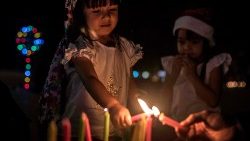 colombia-religion-christmas-candles-1544247230399.jpg