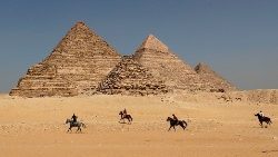 files-egypt-pyramids-tourism-1544520247861.jpg