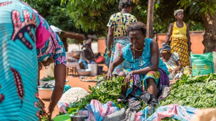 Sur un marché de Togoville, à 65 km de Lomé (Togo), le 24 novembre 2018 