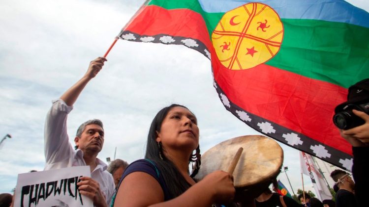 Manifestazione di protesta a Santiagio degli indigeni Mapuche