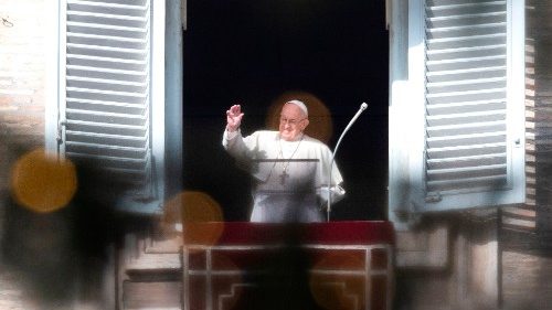 Pope at Angelus: Mary, model of faith and charity