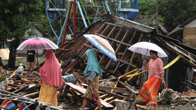 Indonezja: rośnie liczna ofiar sobotniego tsunami